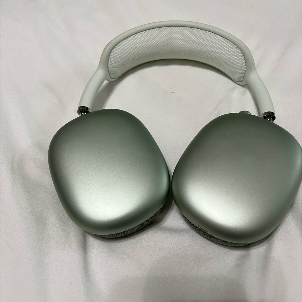 Apple air pods max (green)
